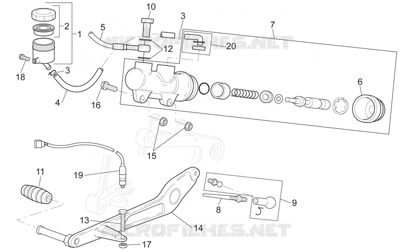 Rear master cylinder